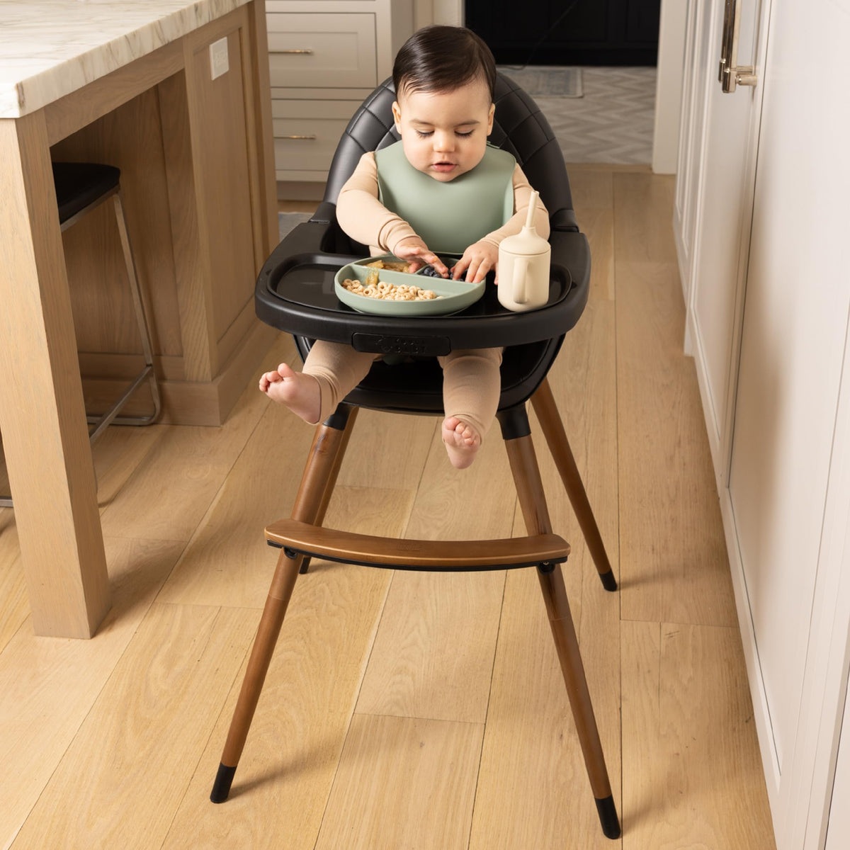 Convertible Wooden High Chair with Adjustable Height D819021
